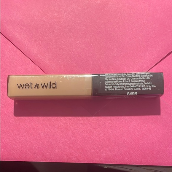 ♥️Wet n Wild Cream Concealer - Picture 1 of 2